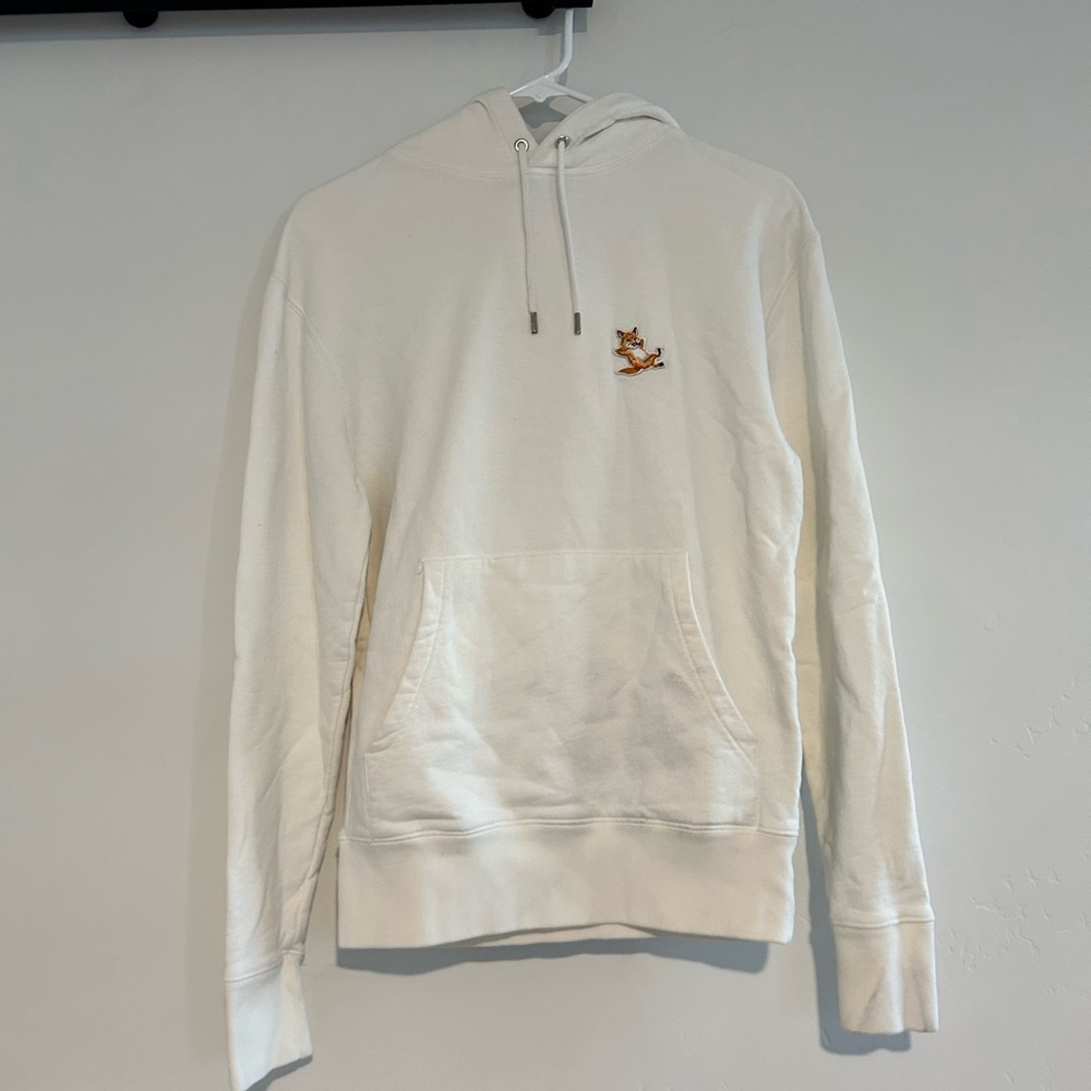 White Hoodie with Embroidered Logo Maison Kitsune
logo patch hoodie